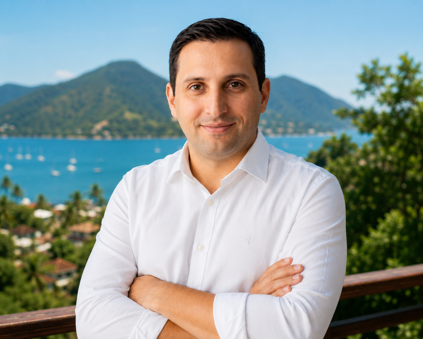 Rodrigo Mota, motorista de táxi particular em Ilhabela, responsável pelos transfers para aeroportos e cidades da região